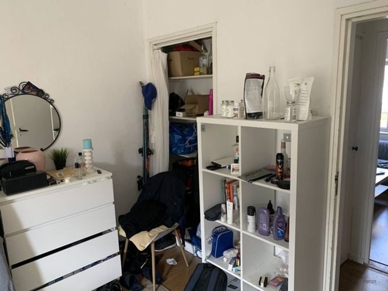 Student Room with 2 Separate Areas - Image 4