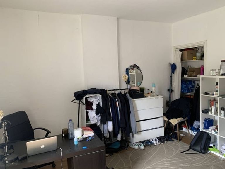 Student Room with 2 Separate Areas - Image 2