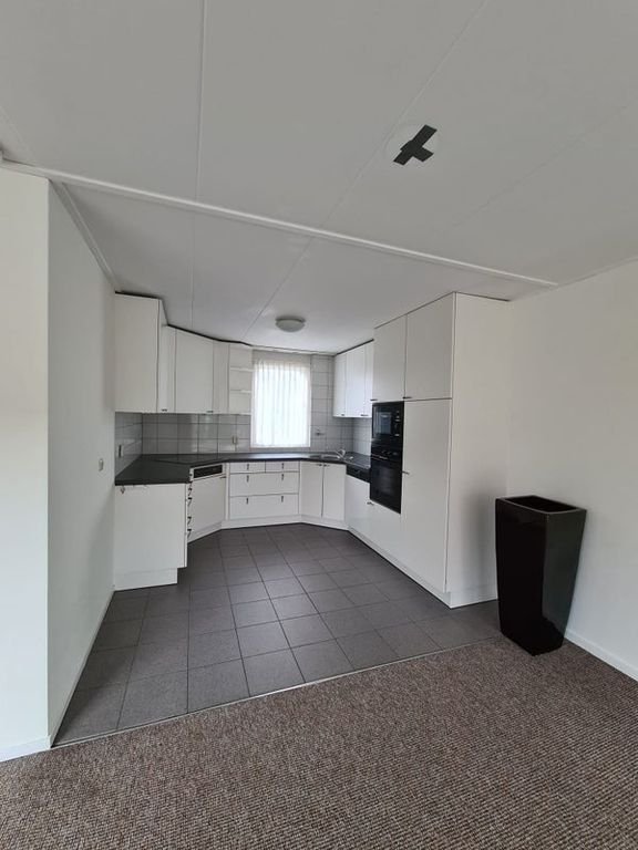 Upper-floor apartment of 155 m² with roof terrace in Enschede - Image 12