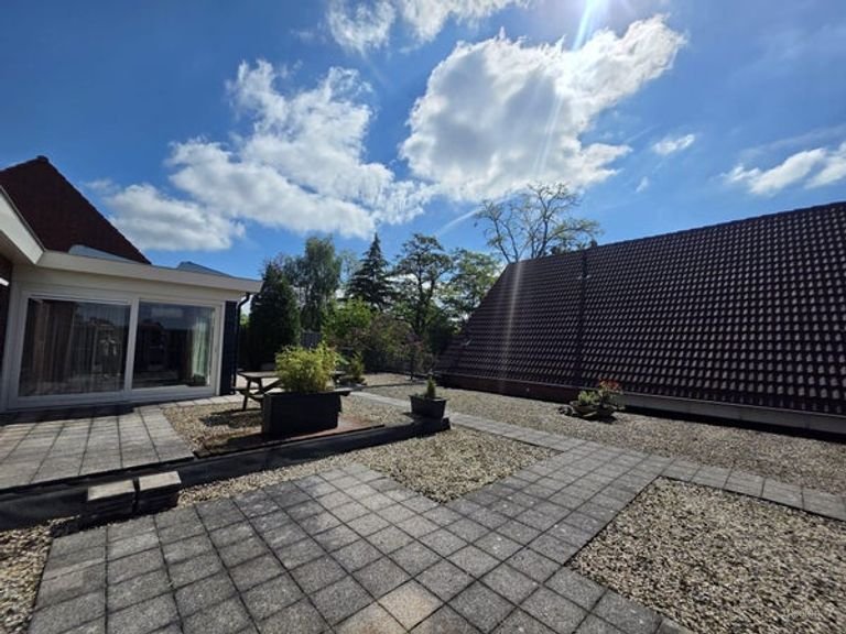 Upper-floor apartment of 155 m² with roof terrace in Enschede - Image 21