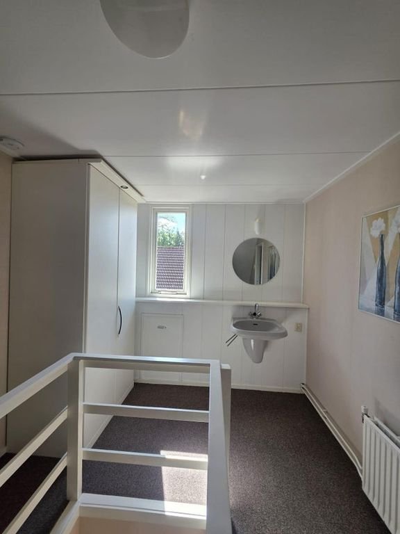 Upper-floor apartment of 155 m² with roof terrace in Enschede - Image 17