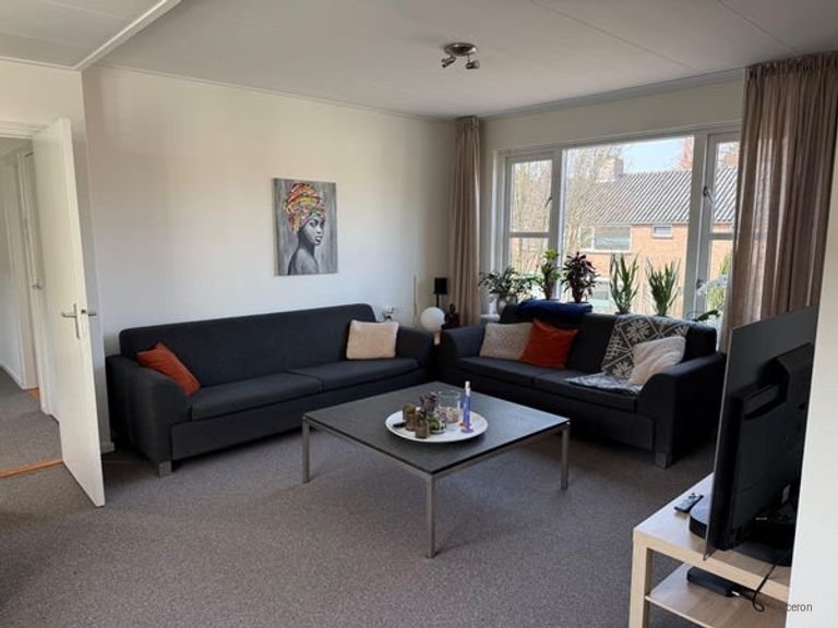 Upper-floor apartment of 155 m² with roof terrace in Enschede - Image 8
