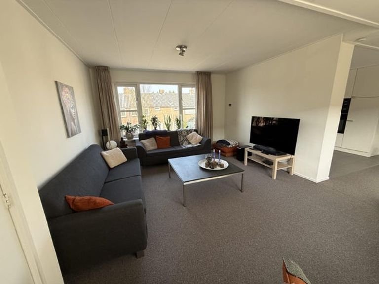 Upper-floor apartment of 155 m² with roof terrace in Enschede - Image 9
