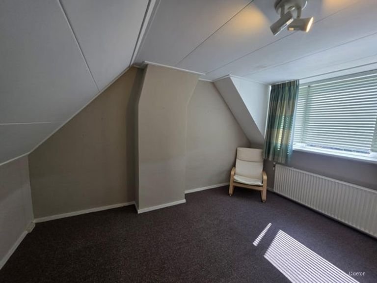 Upper-floor apartment of 155 m² with roof terrace in Enschede - Image 20