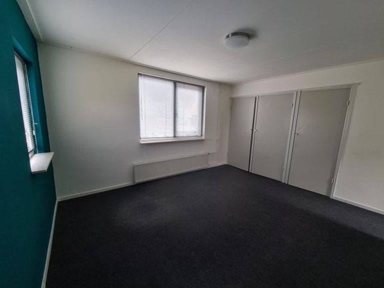 Upper-floor apartment of 155 m² with roof terrace in Enschede - Image 14