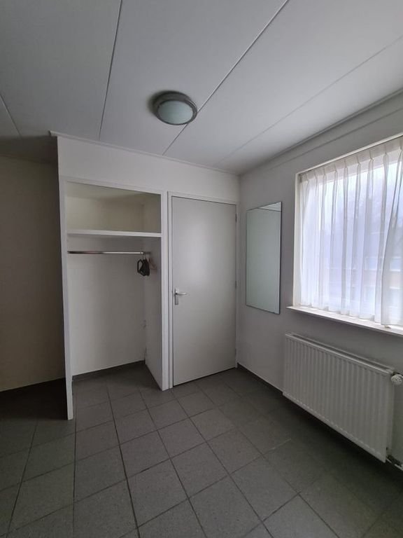 Upper-floor apartment of 155 m² with roof terrace in Enschede - Image 4