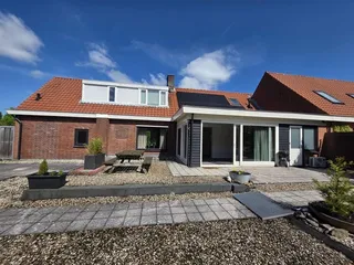 Upper-floor apartment of 155 m² with roof terrace in Enschede
