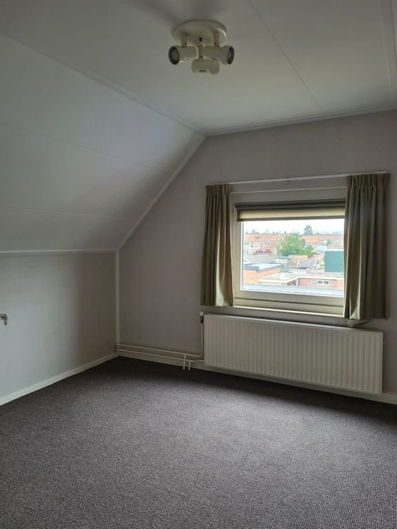 Upper-floor apartment of 155 m² with roof terrace in Enschede - Image 18