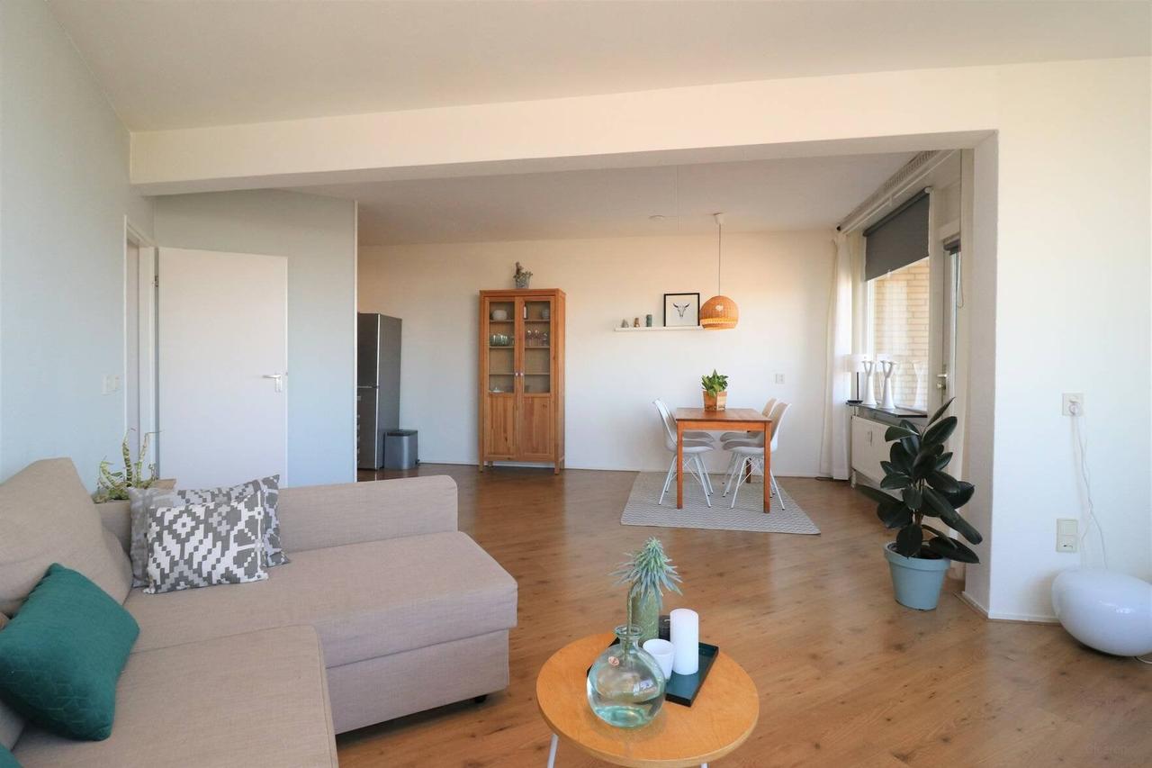 Gemeubileerd 2-kamerappartement met balkon - Afbeelding 3