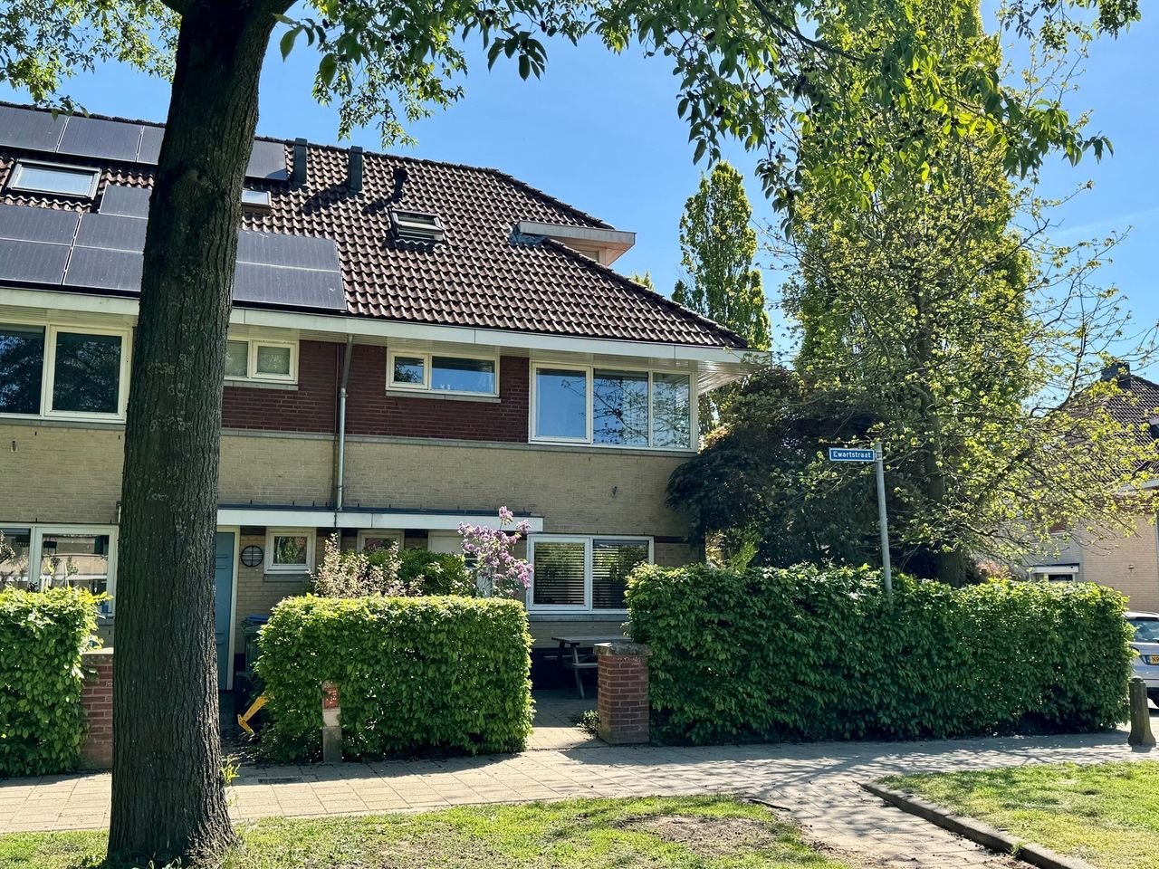 Hoekwoning met tuin en garage - Afbeelding 1
