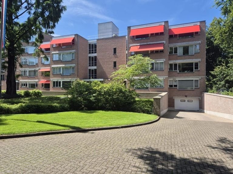 107 m2 apartment with sunny terrace - Image 2