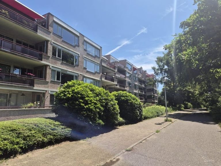 107 m2 apartment with sunny terrace - Image 3