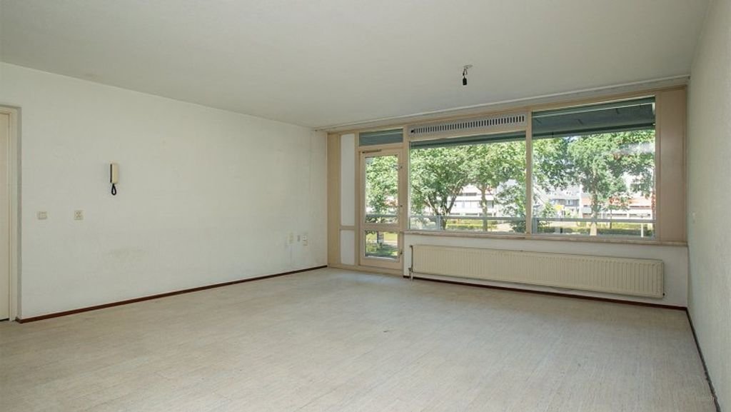3-room apartment with wide balcony - Image 1