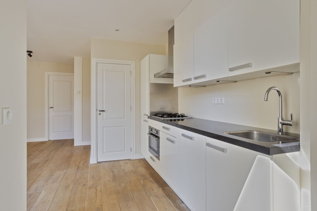 Tweekamerappartement met extra zolderkamer - Afbeelding 1