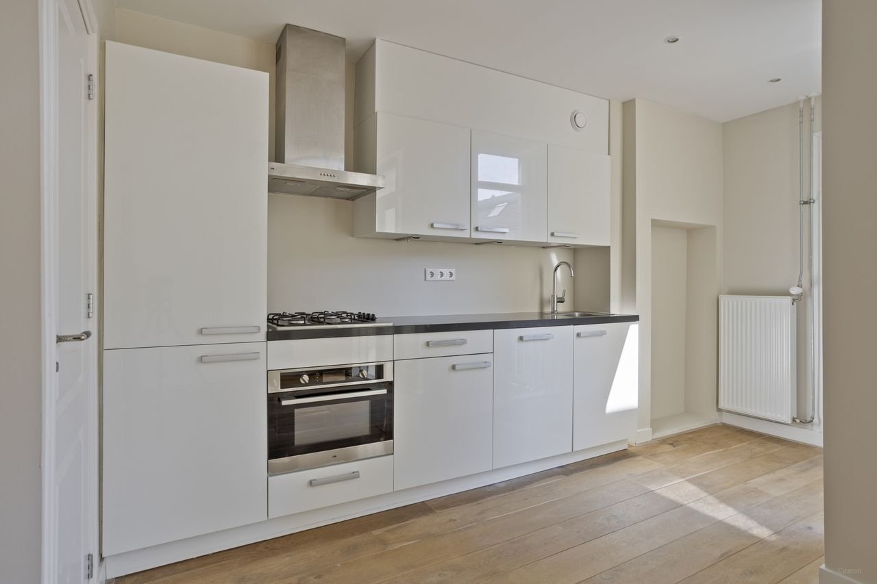 Tweekamerappartement met extra zolderkamer - Afbeelding 5