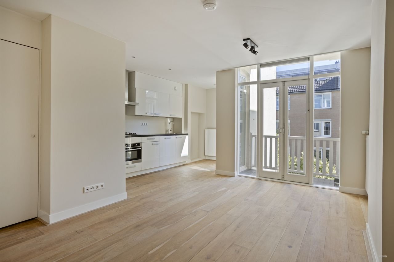Tweekamerappartement met extra zolderkamer - Afbeelding 2