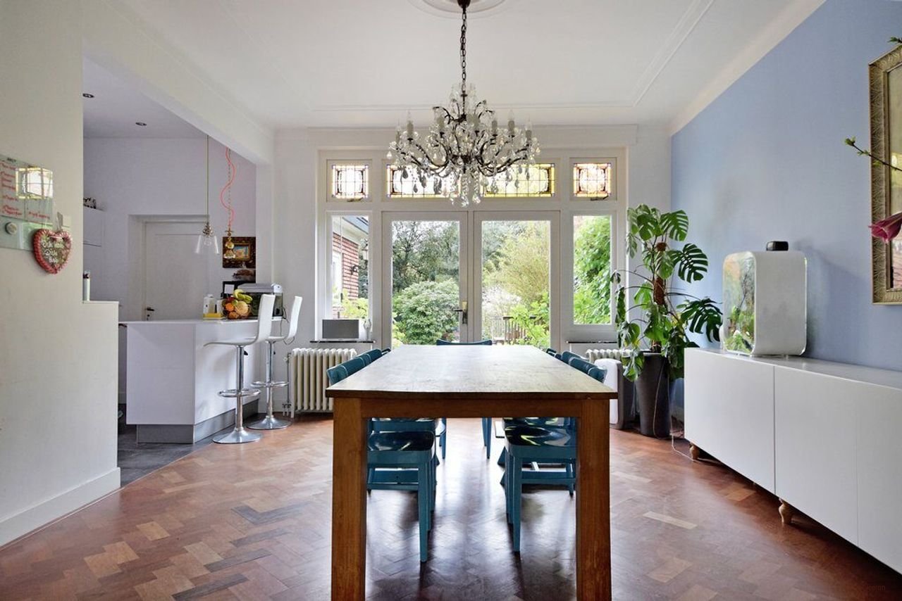 1930s villa with 5 bedrooms and garden - Image 10