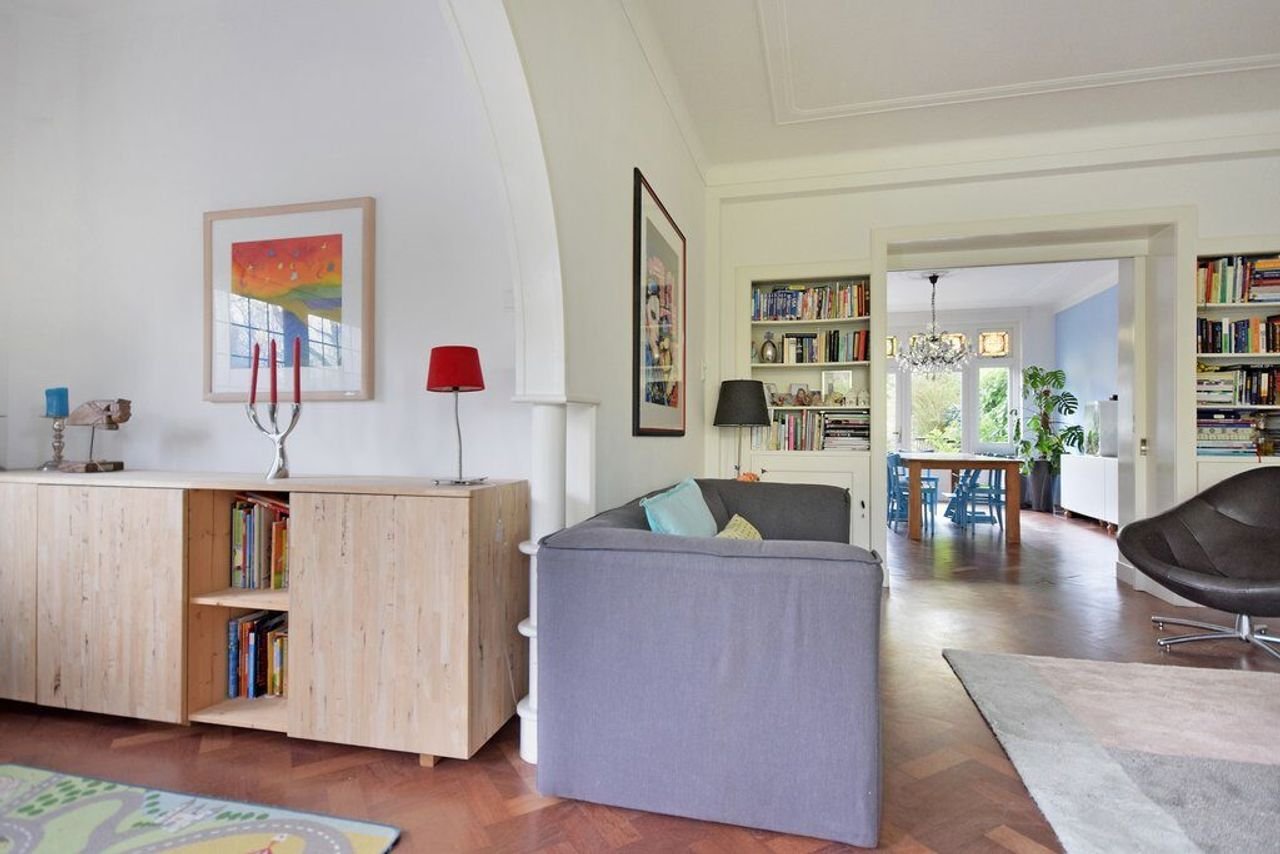 1930s villa with 5 bedrooms and garden - Image 4
