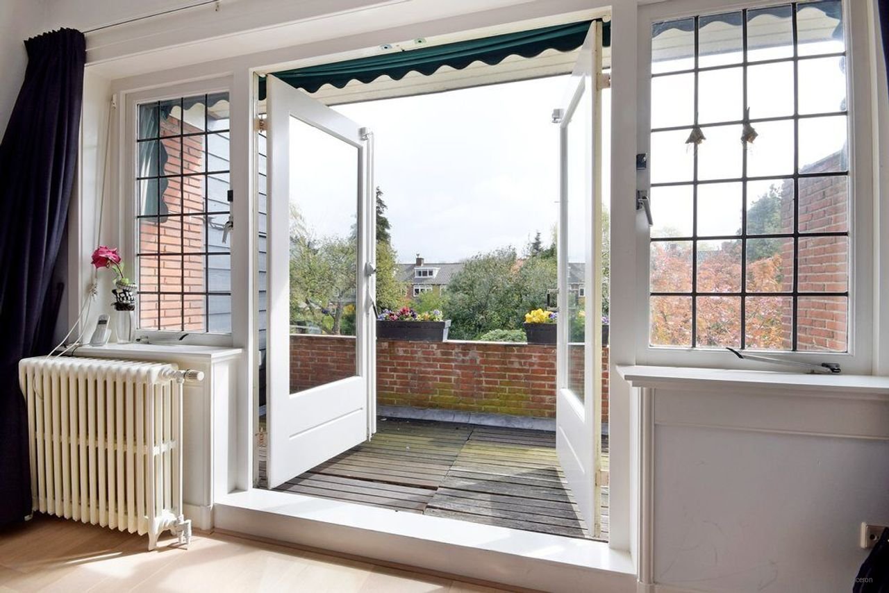 1930s villa with 5 bedrooms and garden - Image 21