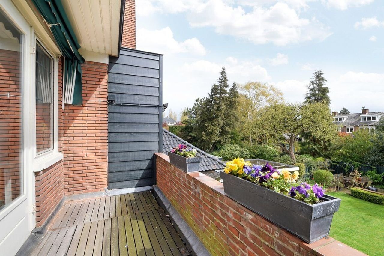 1930s villa with 5 bedrooms and garden - Image 23