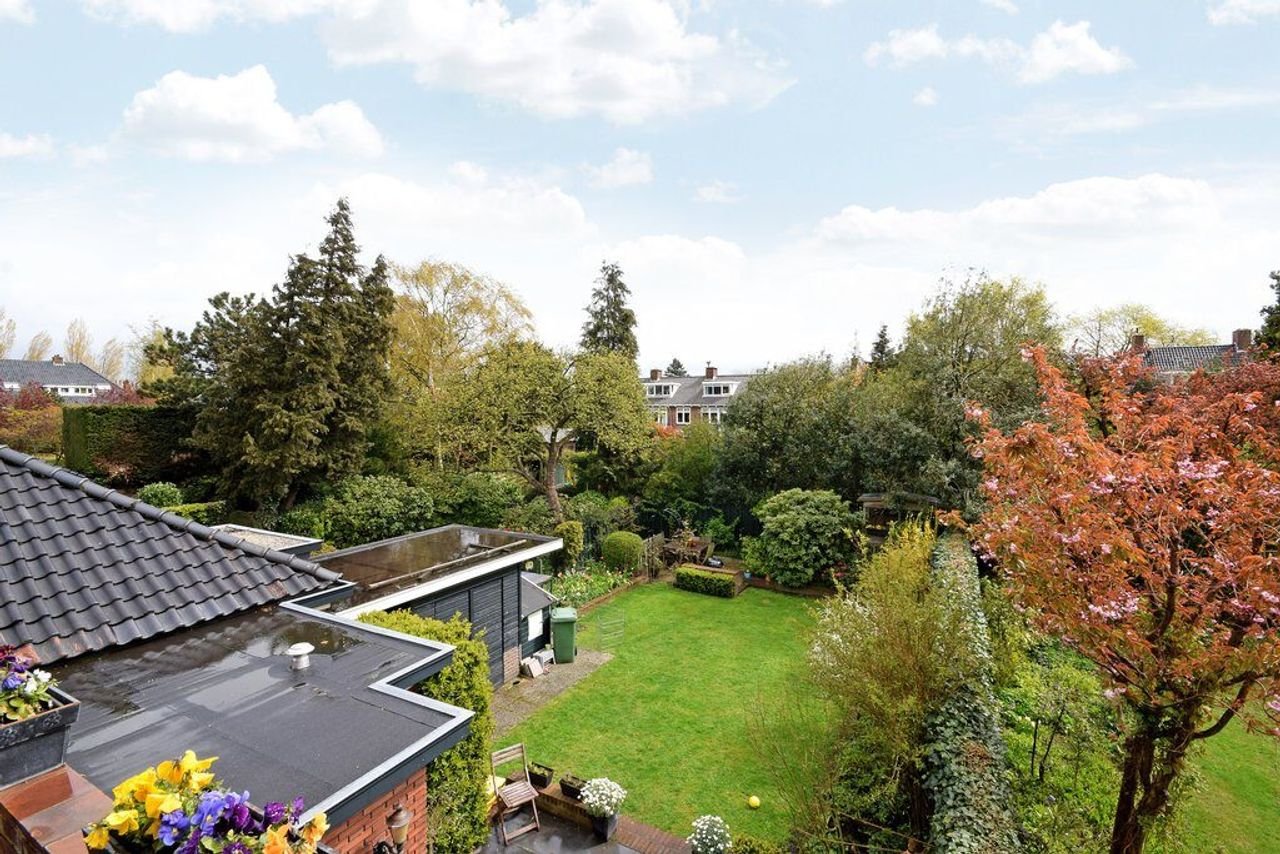 1930s villa with 5 bedrooms and garden - Image 22