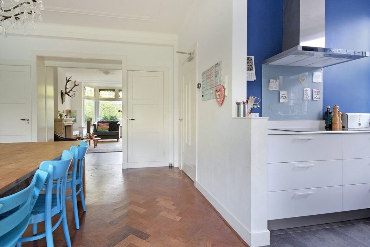 1930s villa with 5 bedrooms and garden - Image 12
