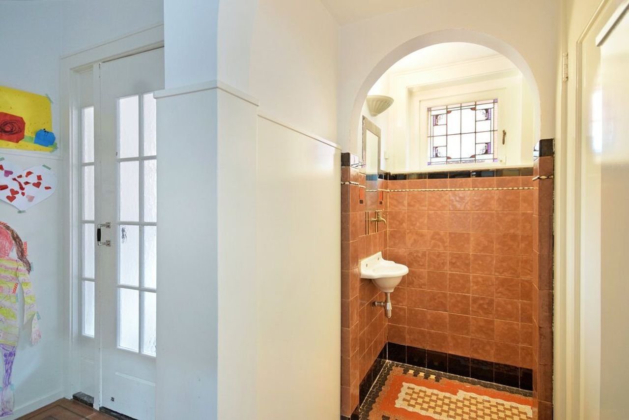 1930s villa with 5 bedrooms and garden - Image 15
