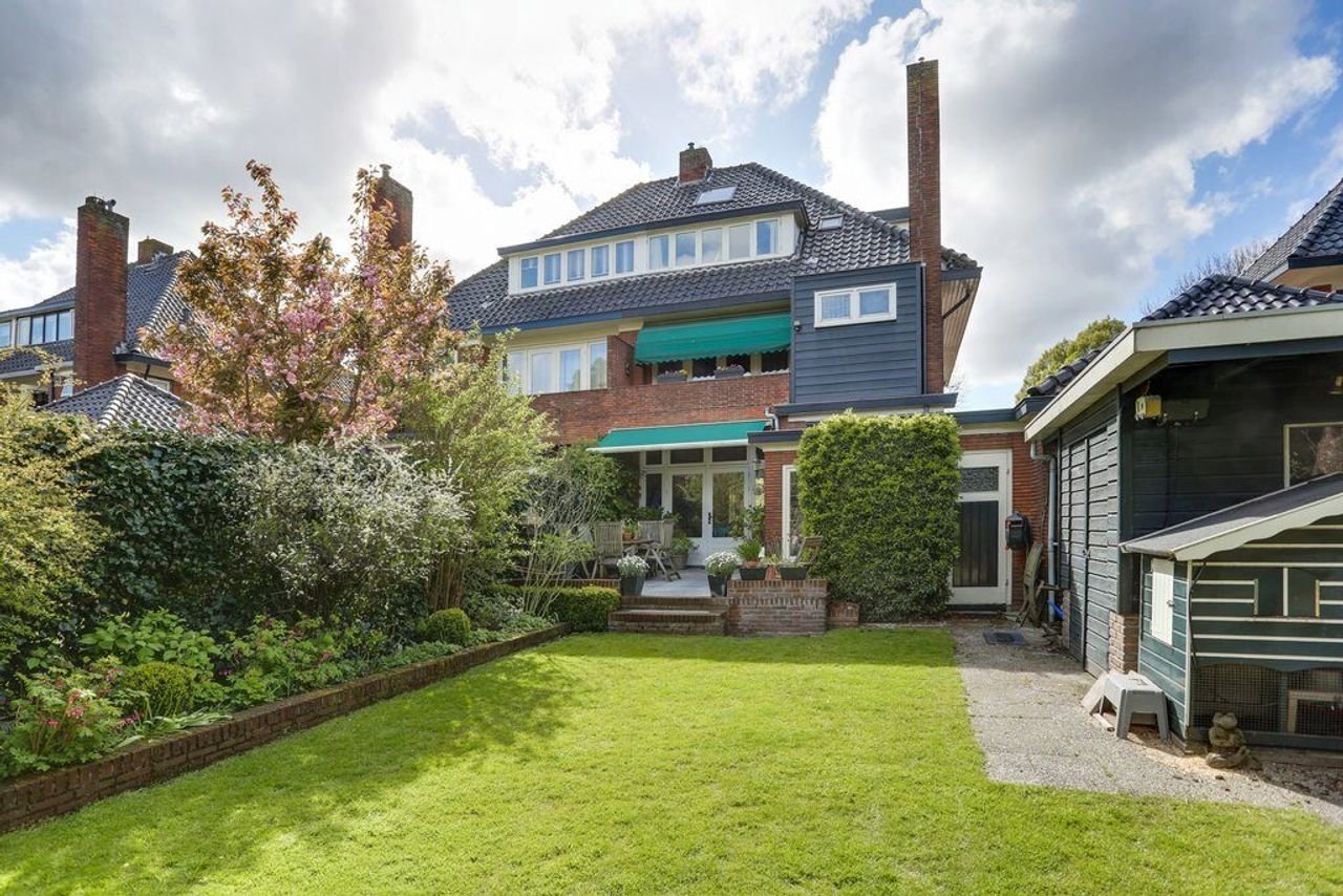 1930s villa with 5 bedrooms and garden - Image 6