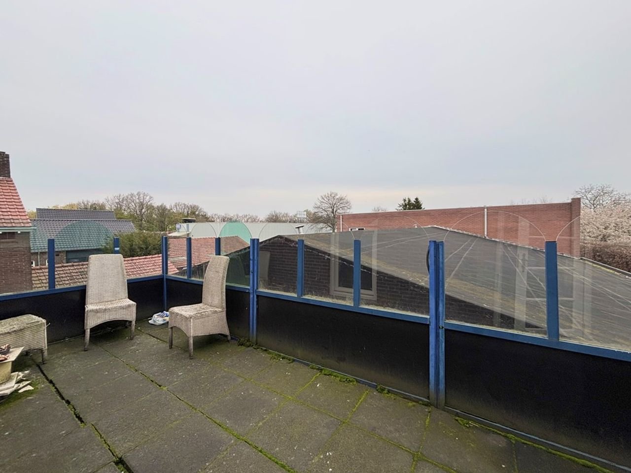 178 m² upstairs apartment with 3 bedrooms - Image 8