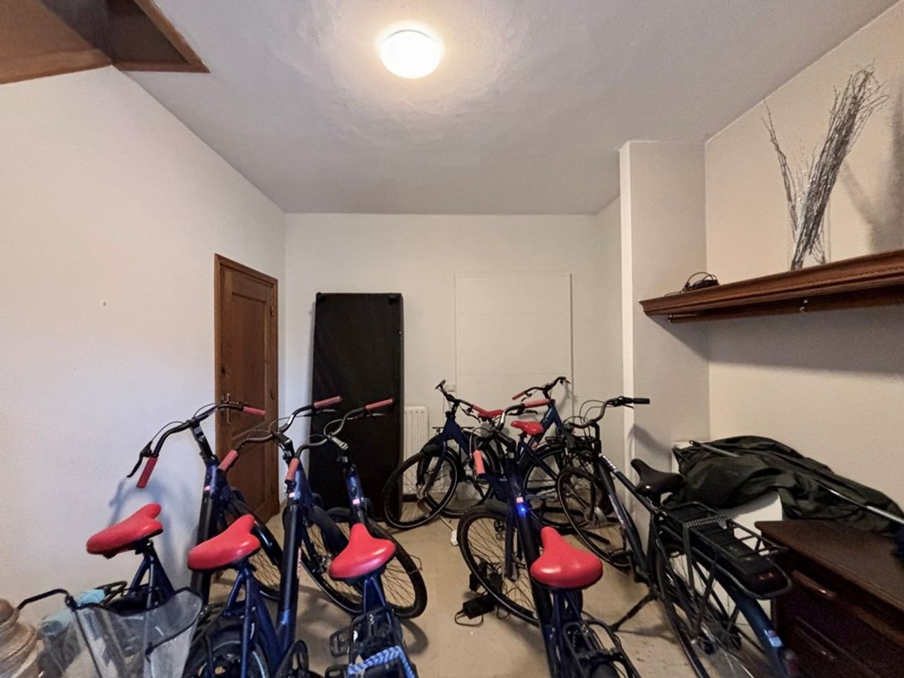 178 m² upstairs apartment with 3 bedrooms - Image 7