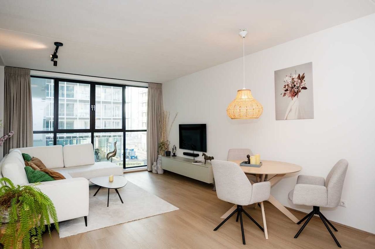 Instapklaar 2-kamerappartement bij Amstel - Afbeelding 1