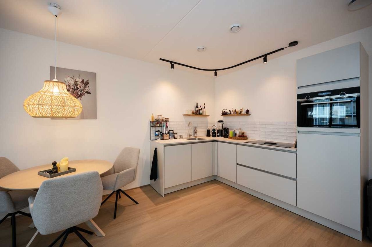 Instapklaar 2-kamerappartement bij Amstel - Afbeelding 13