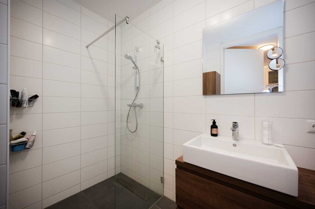 Instapklaar 2-kamerappartement bij Amstel - Afbeelding 10