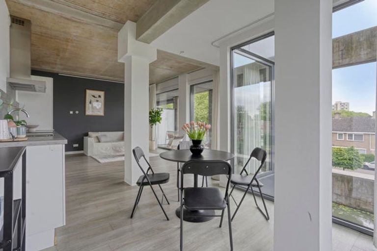 Corner apartment with balcony in Den Bosch Zuid - Image 9