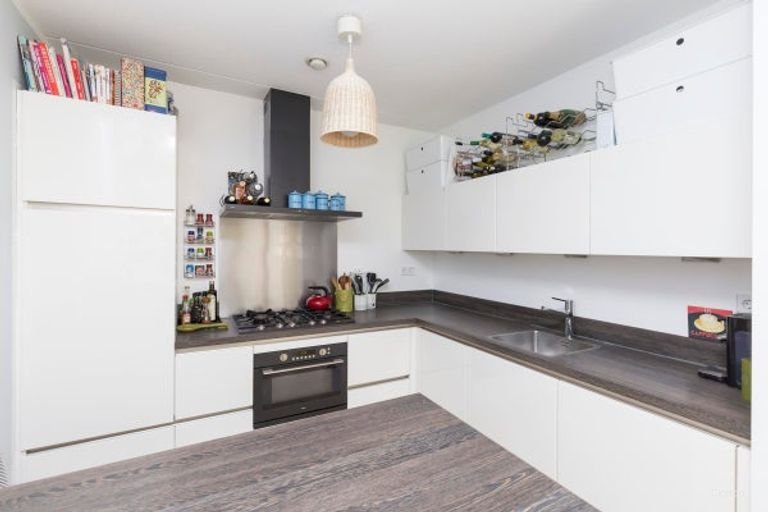 Licht 3-kamerappartement met balkon in Oost - Afbeelding 2