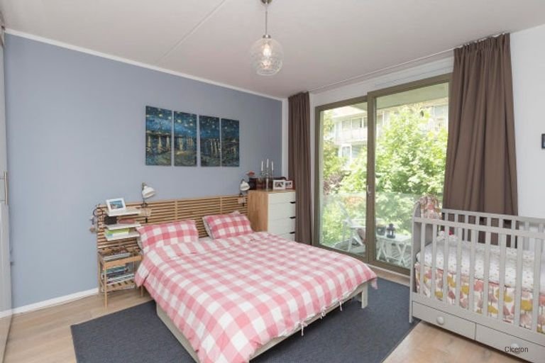 Licht 3-kamerappartement met balkon in Oost - Afbeelding 15
