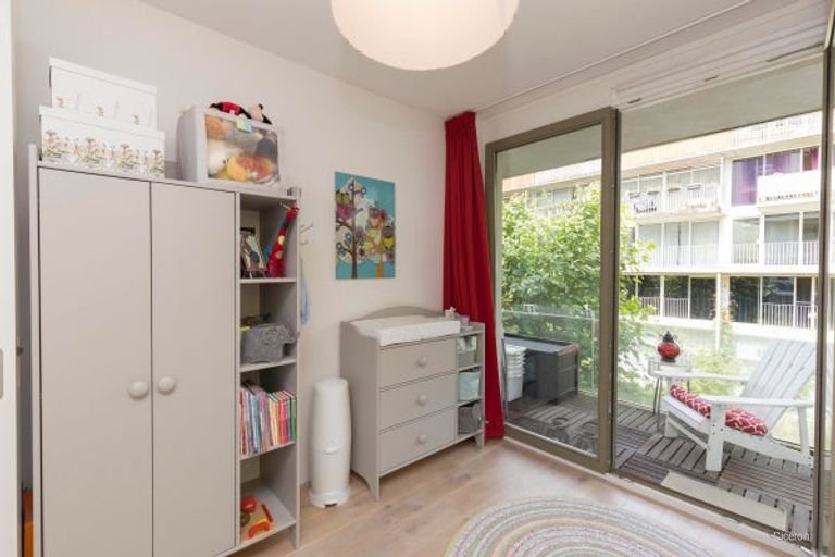 Licht 3-kamerappartement met balkon in Oost - Afbeelding 8