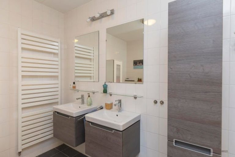 Licht 3-kamerappartement met balkon in Oost - Afbeelding 13