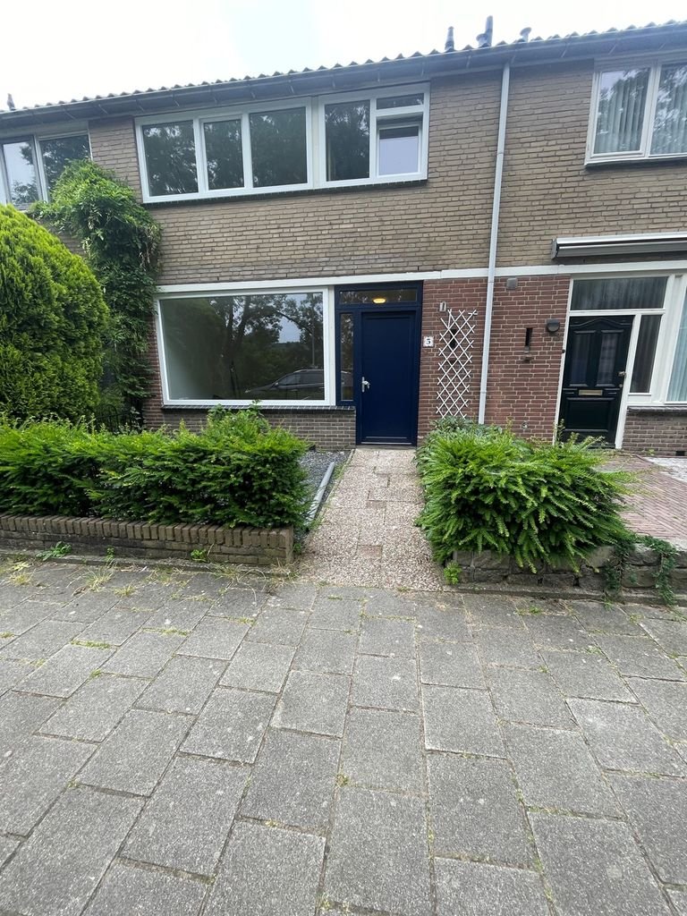 Terraced house with 4 bedrooms and garden - Image 1