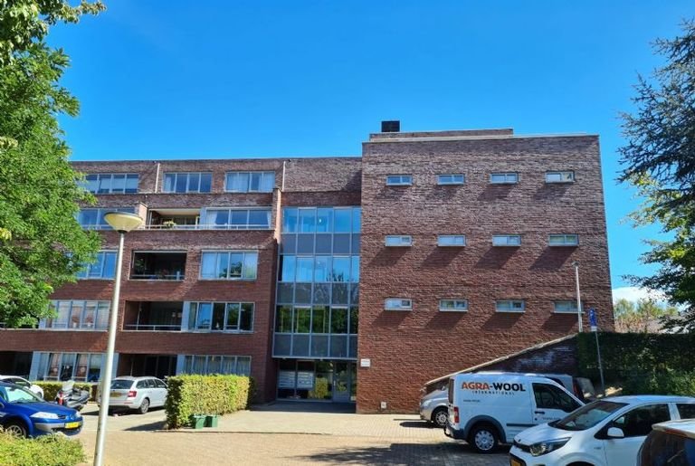 Ground-floor apartment with 2 bedrooms - Image 9