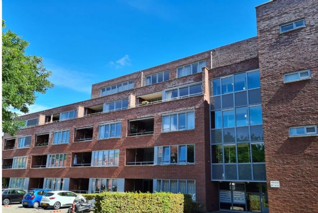 Ground-floor apartment with 2 bedrooms - Image 1