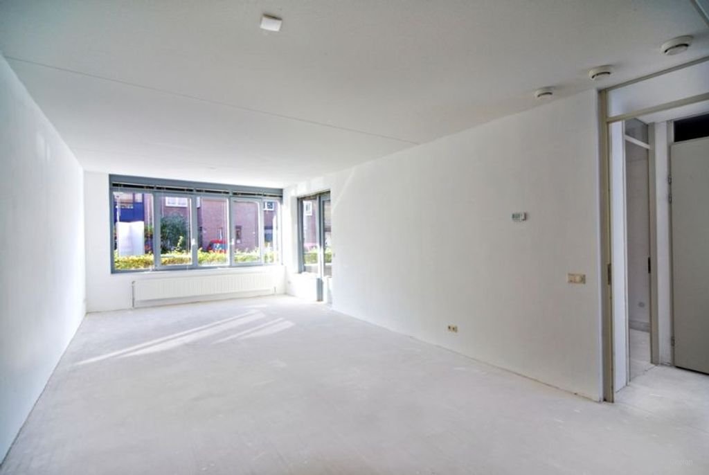 Ground-floor apartment with 2 bedrooms - Image 2