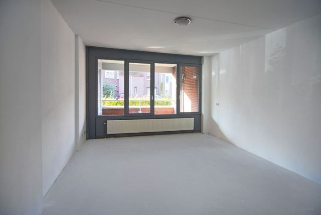 Ground-floor apartment with 2 bedrooms - Image 3
