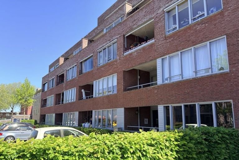 Ground-floor apartment with 2 bedrooms - Image 11