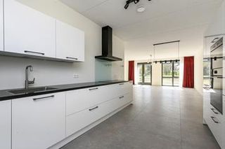 Energy-efficient family home with 4 bedrooms - Image 8