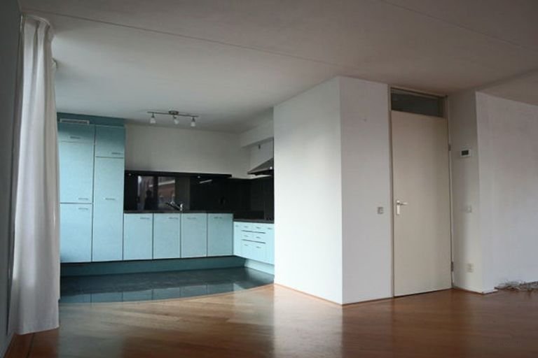 Quiet 2-room apartment with balcony - Image 5