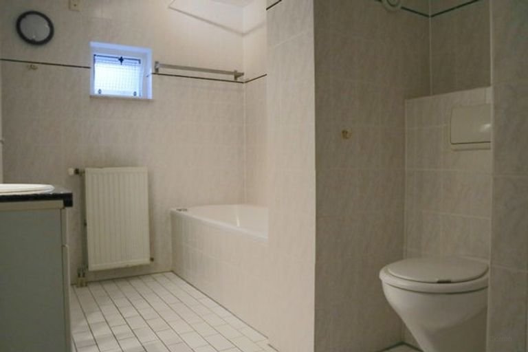 Quiet 2-room apartment with balcony - Image 7