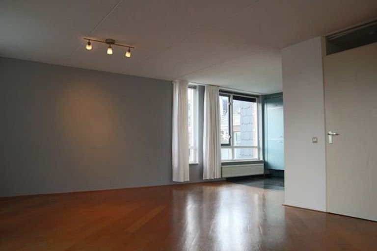 Quiet 2-room apartment with balcony - Image 4
