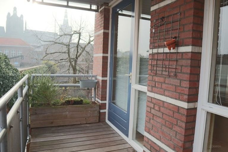 Quiet 2-room apartment with balcony - Image 8