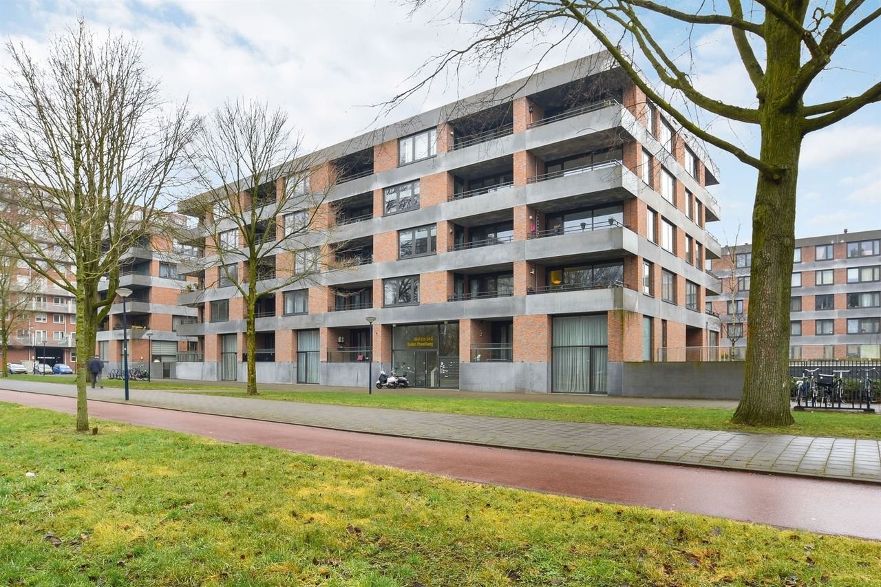 98 m² met balkon in Osdorp - Afbeelding 1